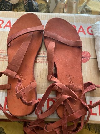 Sandalias nuevas  Negras Talla 39 y 40 son de marc