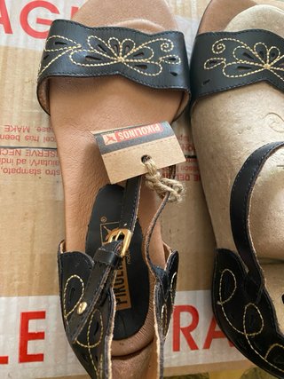 Sandalias nuevas  Negras Talla 39 y 40 son de marc