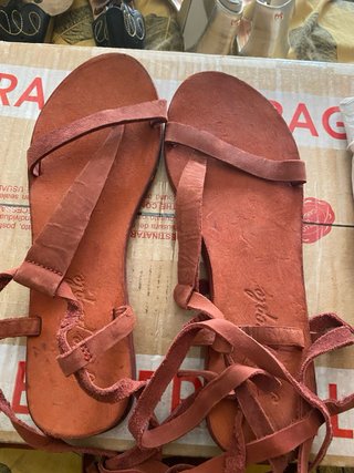 Sandalias nuevas  Negras Talla 39 y 40 son de marc