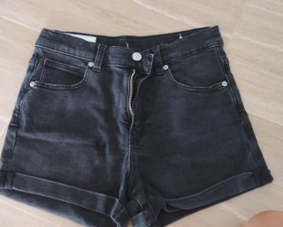 Pantalón corto vaquero negro