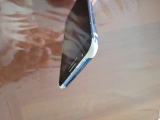 Samsung Galaxy J5 con caricabatterie e auricolari