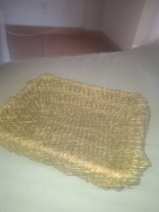 Cesta rafia/ratan tejida a mano.Como nueva !