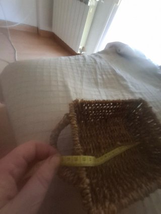 Cesta rafia/ratan tejida a mano.Como nueva !
