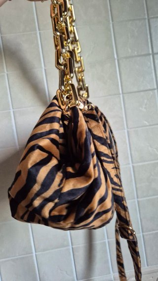Borsa con catena dorata