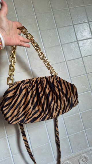 Borsa con catena dorata