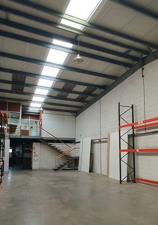 Nave industrial en venta en Santa Cruz de Bezana
