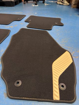 Alfombrillas a estrenar Volvo S80 (06-16).