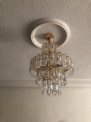 Lámpara de araña de cristal dorada