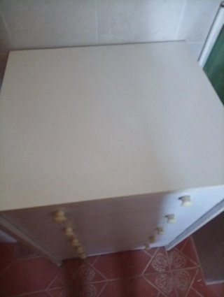 Cajonera de madera blanca