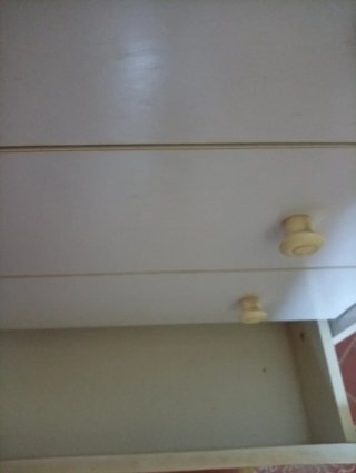 Cajonera de madera blanca