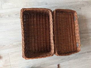 Cesta de mimbre vintage con cierres