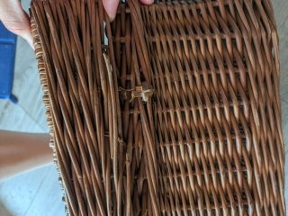 Cesta de mimbre vintage con cierres