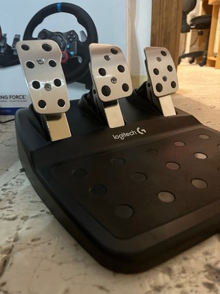 Volante Logitech G29 con Pedales