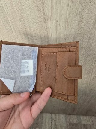 Cartera de piel marrón y gris