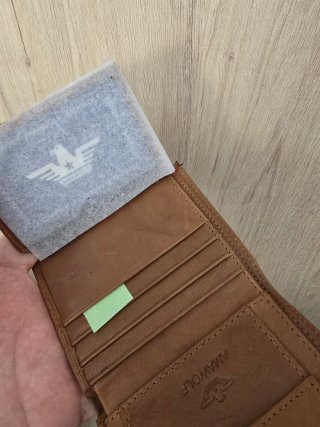 Cartera de piel marrón y gris