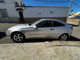 Mercedes-Benz Clase C 2004
