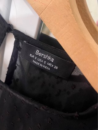 Blusa Bershka volantes negro