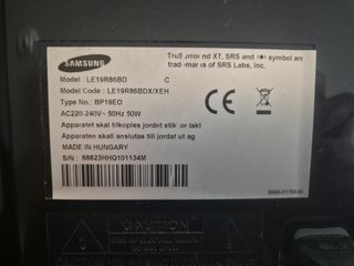 Televisor Samsung 19 LE19R86BD con peana y mando