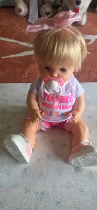 Muñeca Nenuco con chupete y ropa