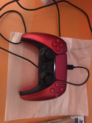 Consola PS5 1TB + Mando Rojo + Juego Uncharted