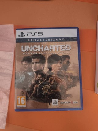 Consola PS5 1TB + Mando Rojo + Juego Uncharted