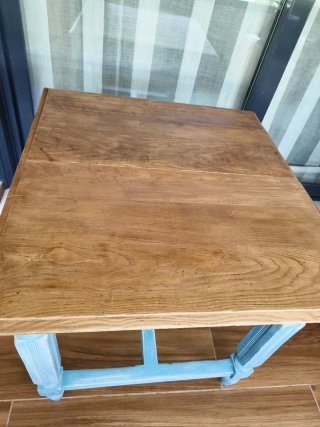 Mesa de madera antigua