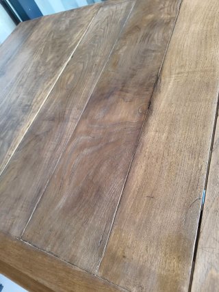 Mesa de madera antigua