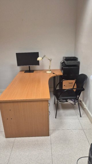 Mesa de oficina madera y metal