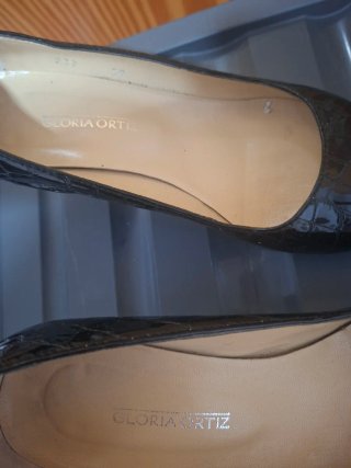 Zapatos de salón Gloria Ortiz negros