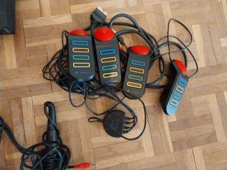 Micrófonos Singstar + Mandos Buzz- Regalo PS2
