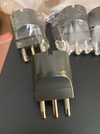 Adaptador Enchufe Ewent Schuko a Italiano 16A