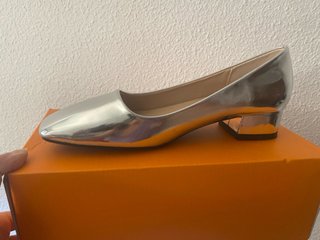 Zapatos plateados punta semi cuadrada