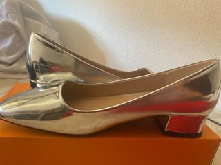 Zapatos plateados punta semi cuadrada