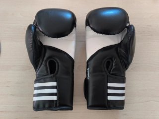 Guantes Boxeo Adidas 12oz adiKP100 Negro y blanco