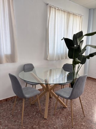Mesa redonda + 4 sillas grises - ENTREGA GRATIS