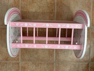 Cuna de madera para muñecas
