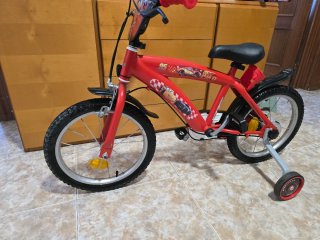 Bicicleta infantil roja Cars 16