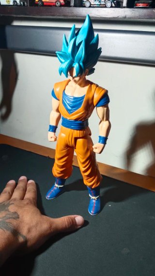 Figura Dragon Ball Goku Super Saiyan Azul