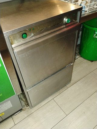 Lavastoviglie industriale per bar