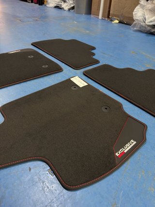 Alfombrillas a estrenar de cuero Ebro S900