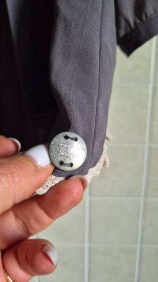 Top grigio elegante