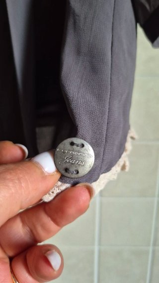 Top grigio elegante