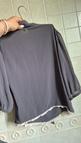 Top grigio elegante