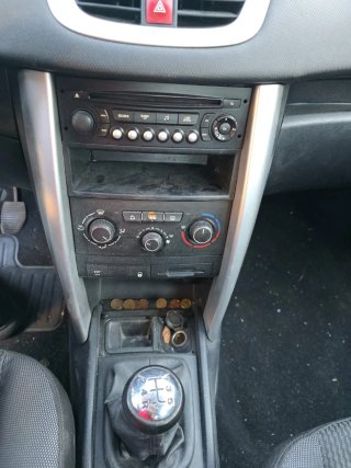 Peugeot 207 2012