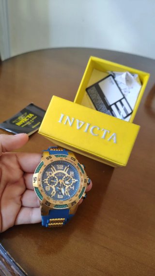 Reloj Invicta con su caja original