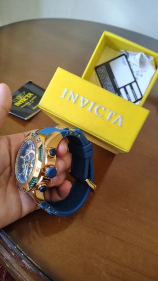 Reloj Invicta con su caja original