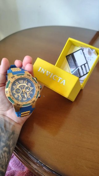 Reloj Invicta con su caja original
