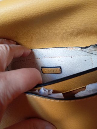 Borsa tracolla semiluna senape Zuiki