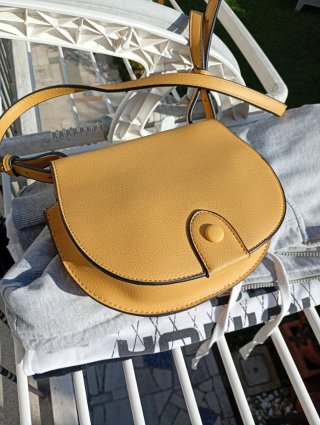Borsa tracolla semiluna senape Zuiki
