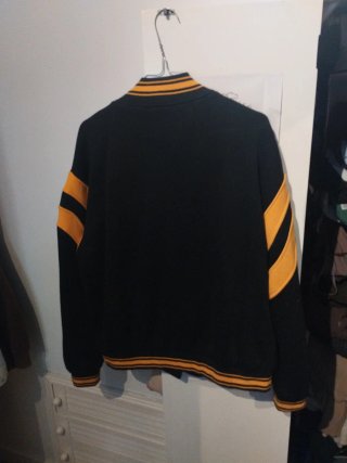 Chaqueta Bershka Negra y Amarilla con botones